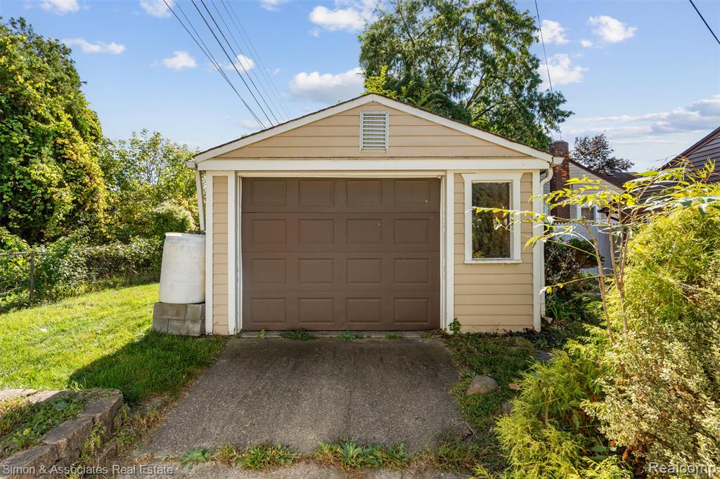 7568 Hazelton Street, Dearborn Heights, MI 48127 — Photo 20
