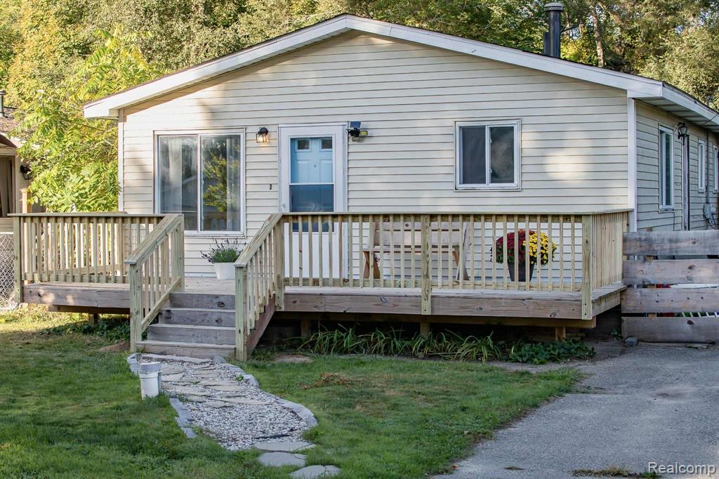5355 Lake Grove Drive, White Lake, MI 48383 — front exterior