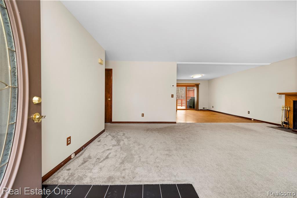 4921 Crestview Drive, Clarkston, MI 48348 — Photo 11