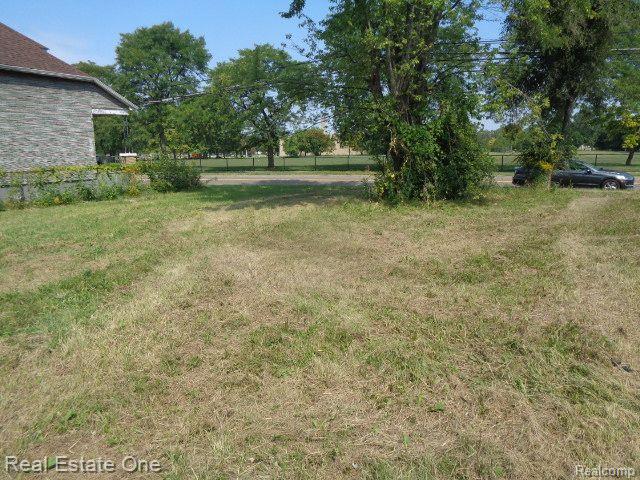 5092 CHARLES Street, Hamtramck, MI 48212 — Photo 5