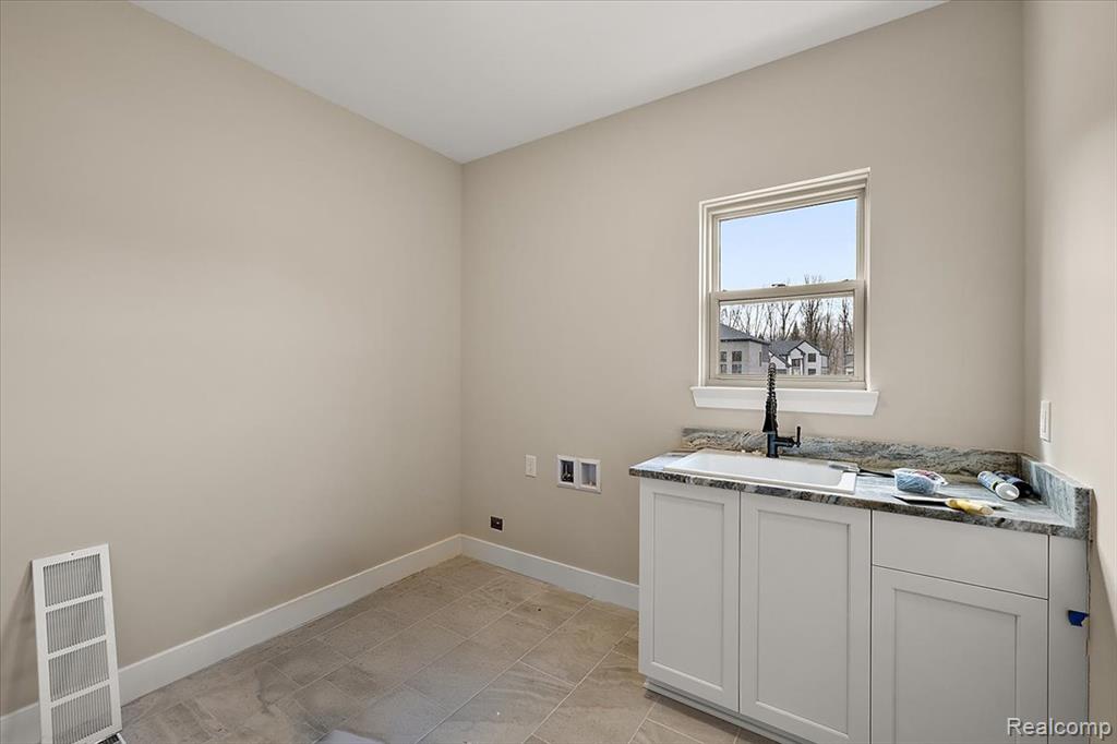24244 Tullymore Drive, Macomb, MI 48042 — Photo 28