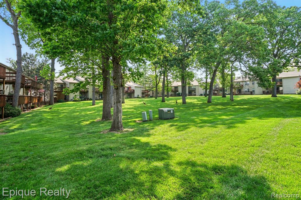 4977 OAK HILL Drive, Waterford, MI 48329 — Photo 31
