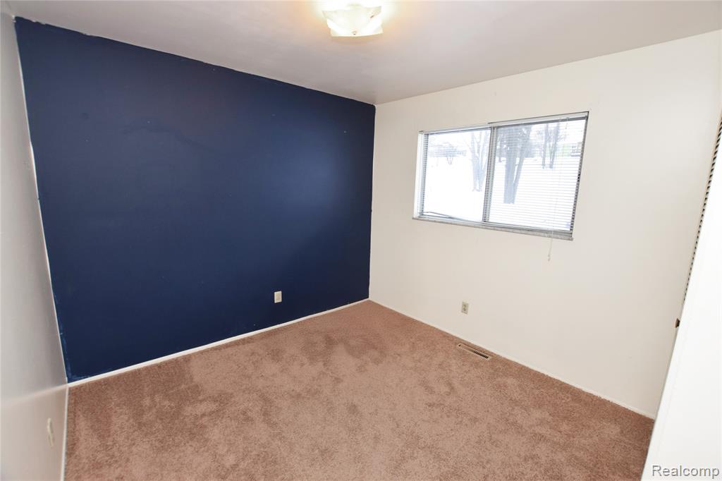 4075 Townview Drive, Flint, MI 48532 — Photo 8