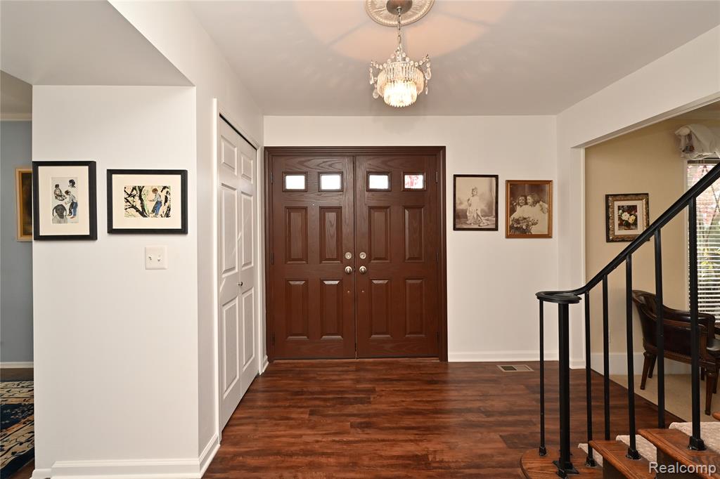 6024 Ledgeway Drive, West Bloomfield, MI — Photo 3