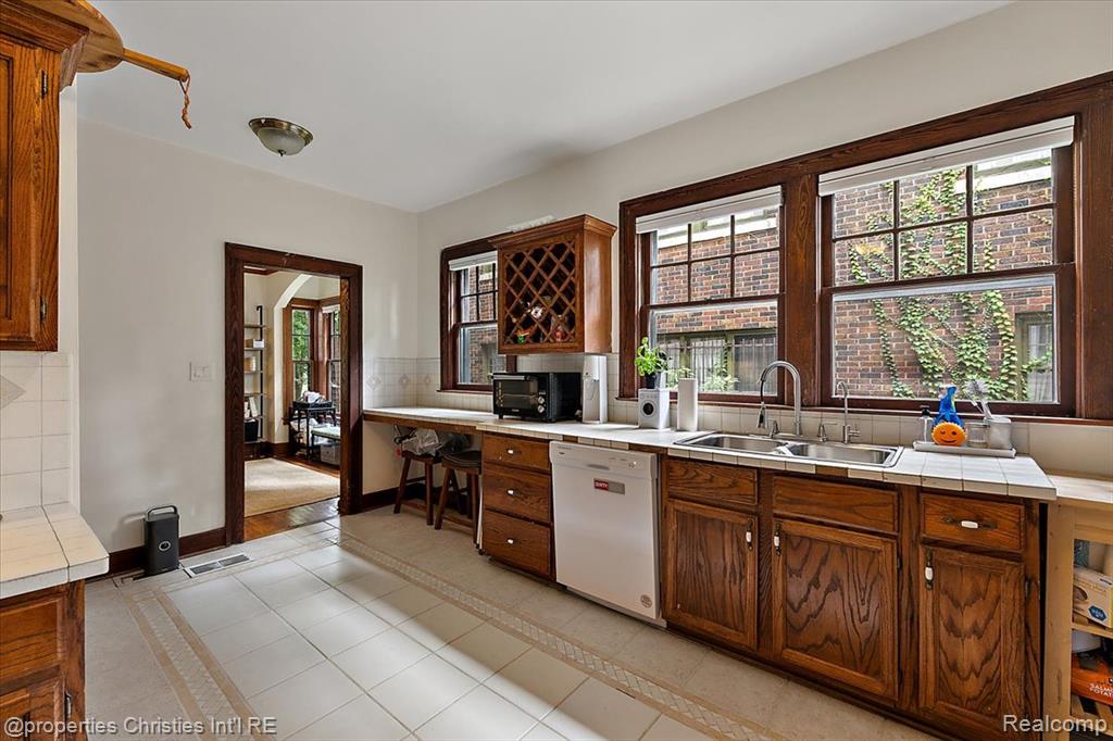 3417 Seminole Street, Detroit, MI, 48214