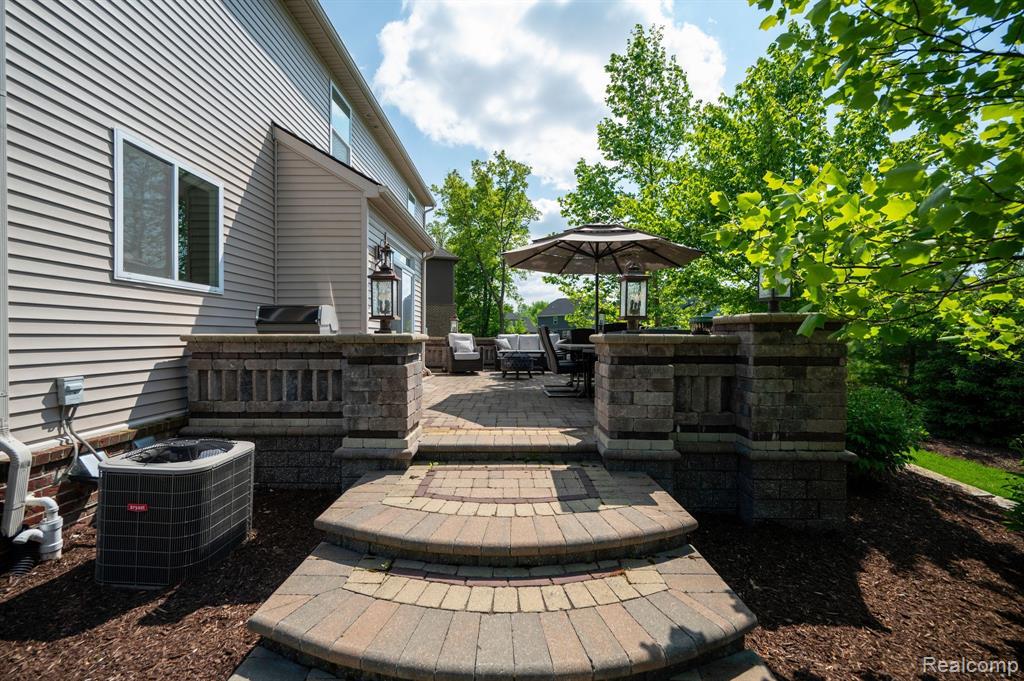 551 HUDSON Circle, South Lyon, MI 48178 — Photo 34