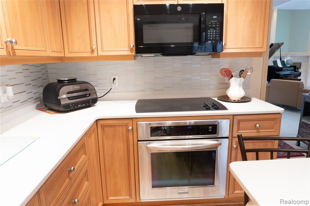 37839 Siena Drive, Farmington Hills, MI 48331 — Photo 9