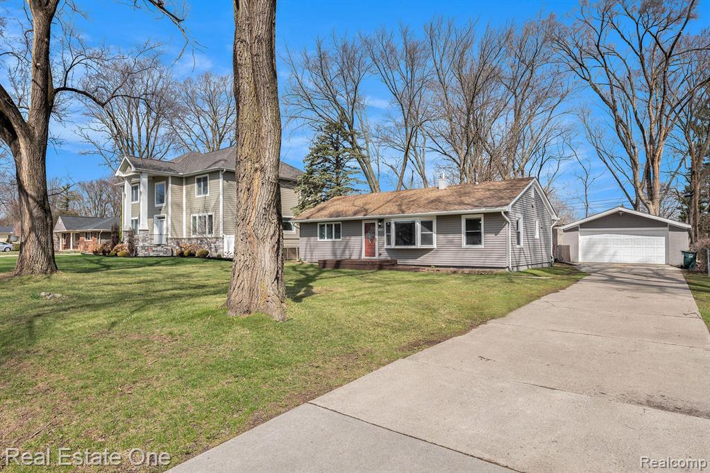 851 MARENGO Drive, Troy, MI 48085 — Photo 3