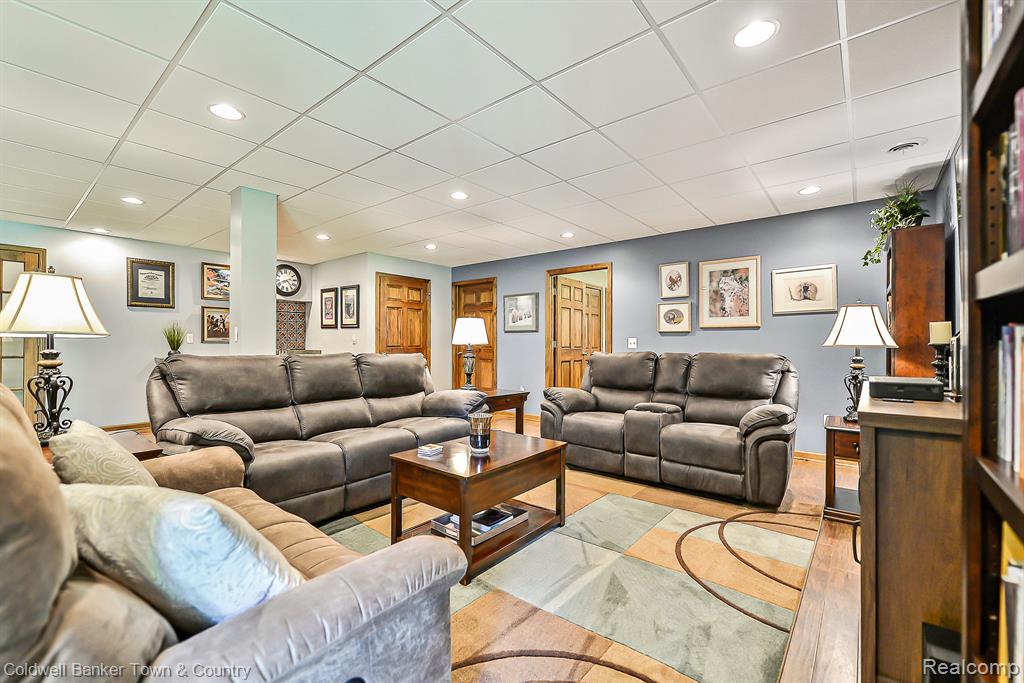 476 HOSTA, Howell, MI 48843 — Photo 35
