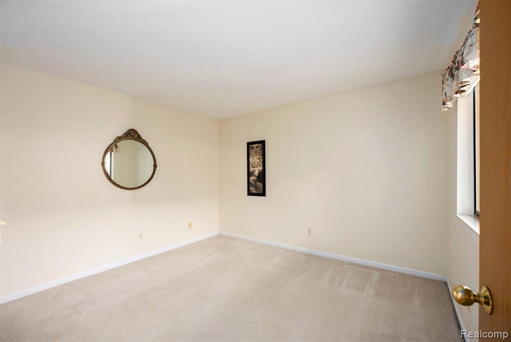 985 Wexford Way, Rochester Hills, MI 48307 — Photo 13
