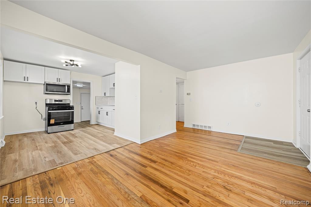 4521 COLUMBUS Street, Wayne, MI 48184 — Photo 9