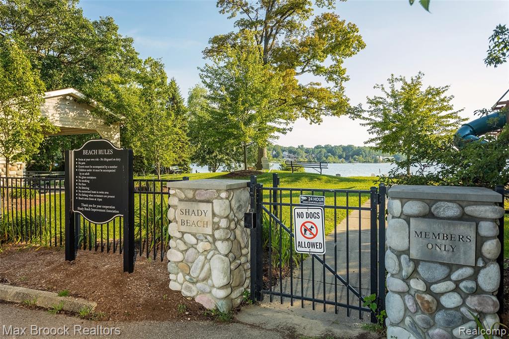 3685 Sunset Boulevard, Orchard Lake Village, MI 48324 — Photo 58