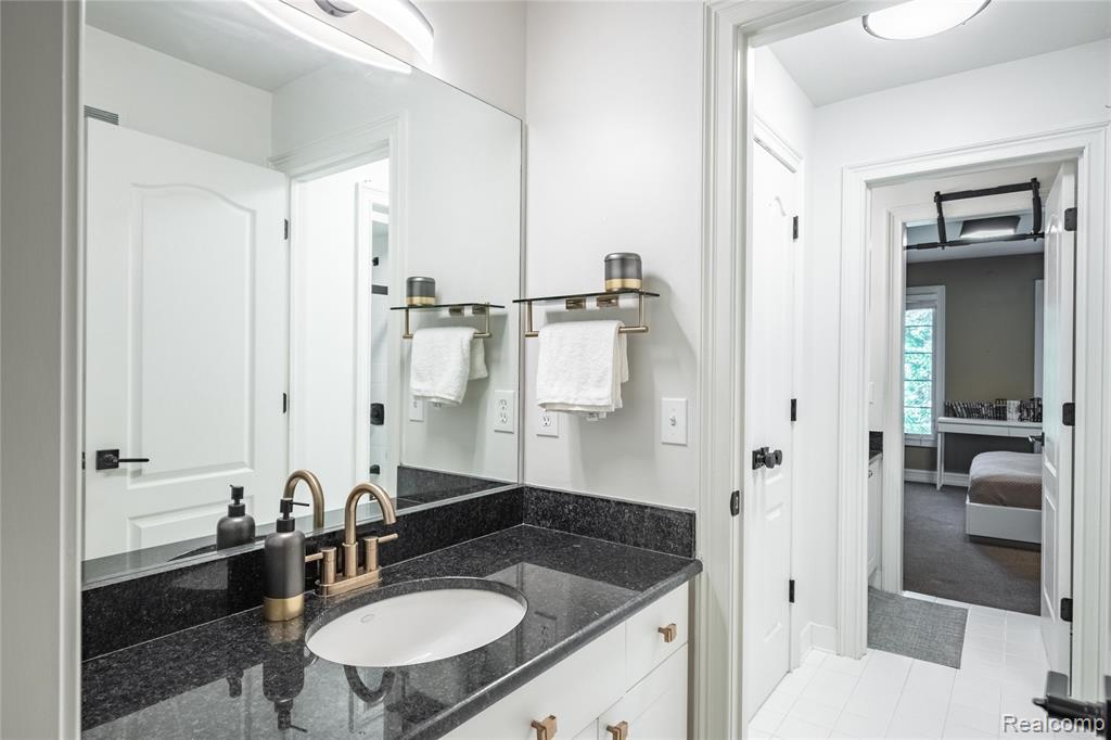 4575 Forest Edge Lane N, West Bloomfield, MI 48323 — Photo 38