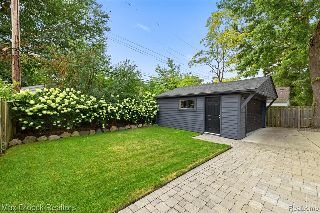 10545 Talbot Avenue, Huntington Woods, MI — Photo 25
