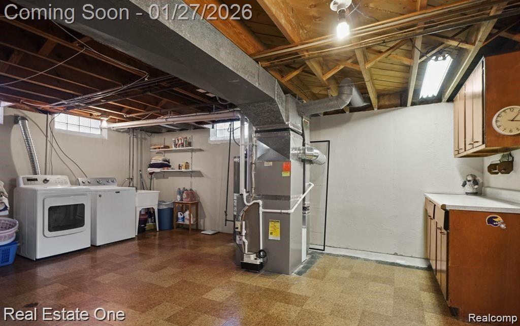 6900 CRESTWOOD Street, Dearborn Heights, MI 48127 — Photo 10