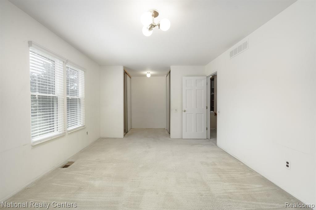 5459 N Piccadilly, West Bloomfield, MI — Photo 39
