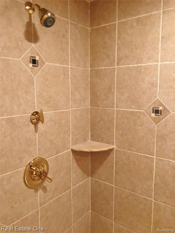 5846 CLEARVIEW Drive, Troy, MI 48098 — Photo 35