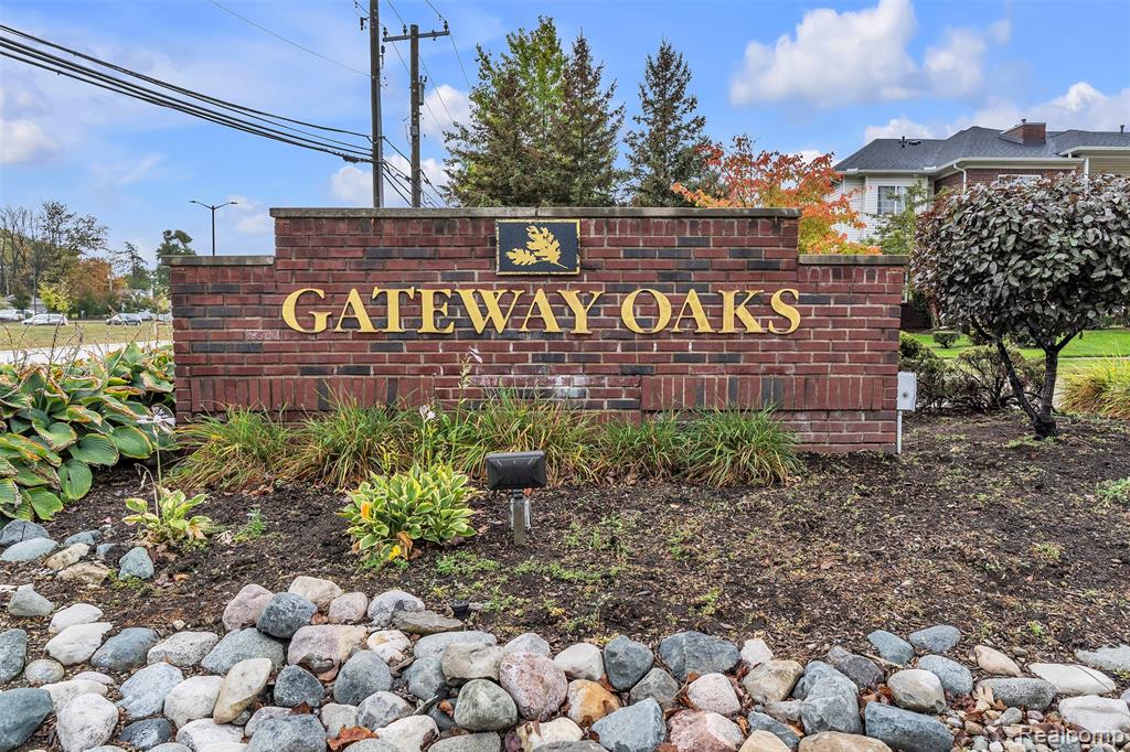 5589 TWIN OAKS Drive, Sterling Heights, MI 48314 — Photo 41