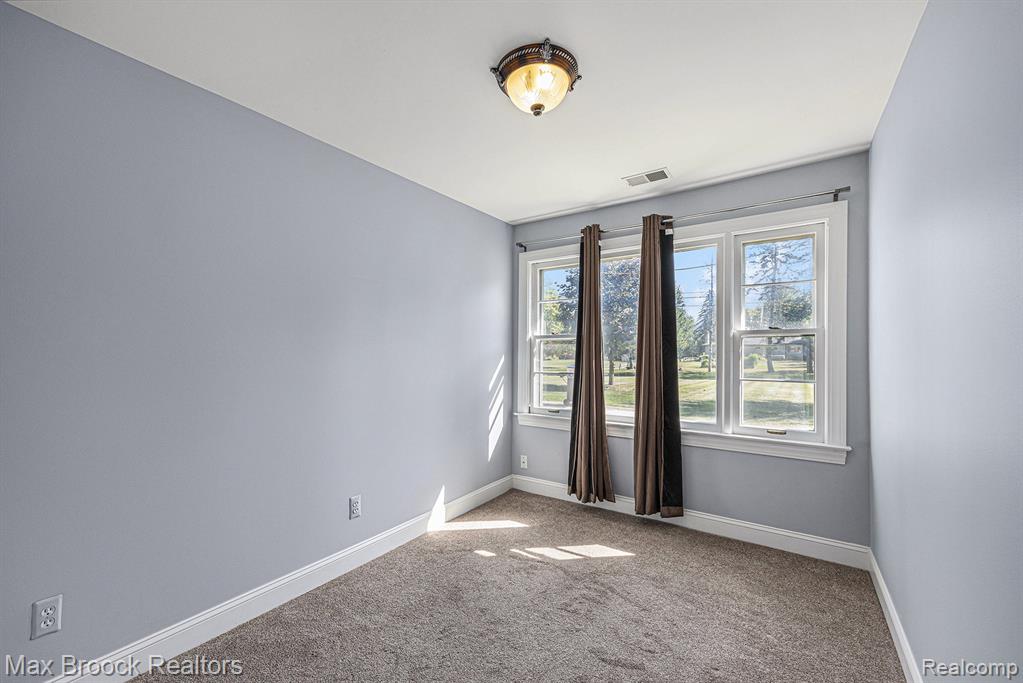 60 E Hurst Drive, Troy, MI 48085 — Photo 11