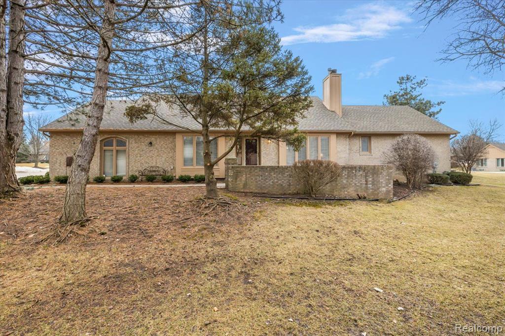 5853 Dawn Ridge Drive, Troy, MI 48098 — Photo 2
