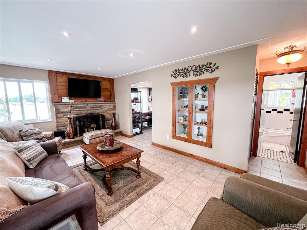 599 Westpointe Court, Lake Orion, MI 48362 — Photo 17