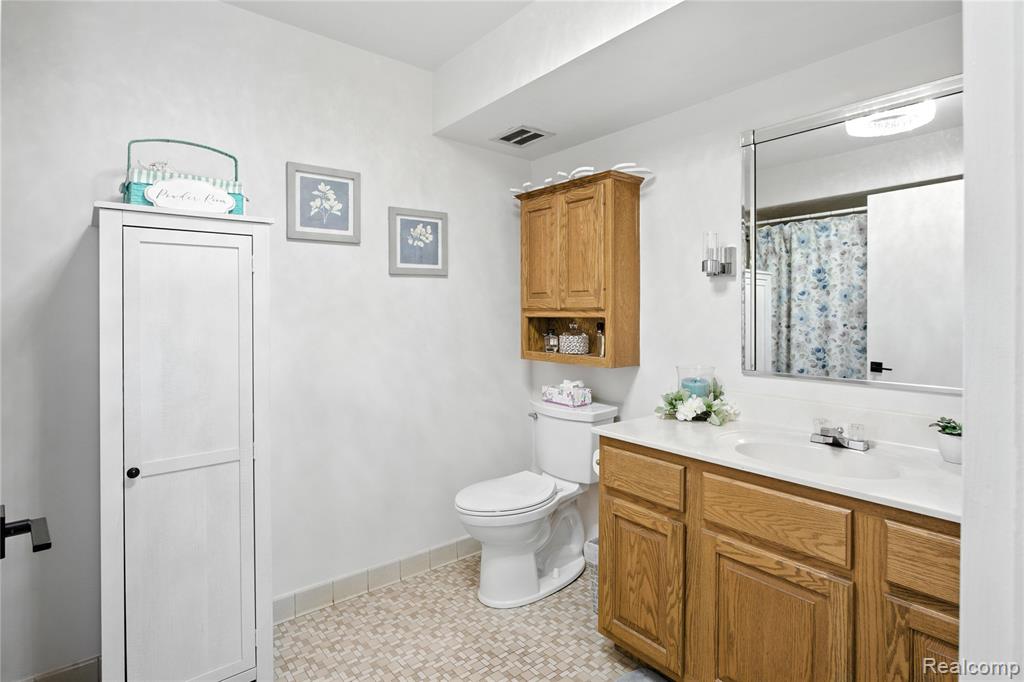 51088 Fairlane Drive, Shelby Twp, MI 48316 — Photo 20