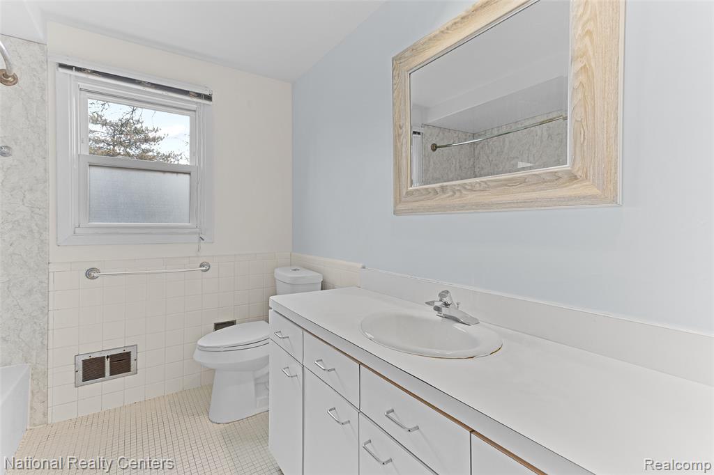 4817 Faircourt Drive, West Bloomfield, MI — Photo 22