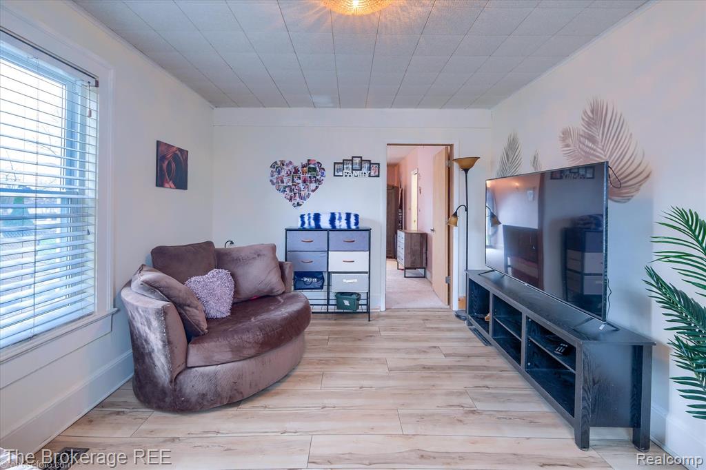 203 Sawyer Street, Grand Blanc, MI 48439 — Photo 7