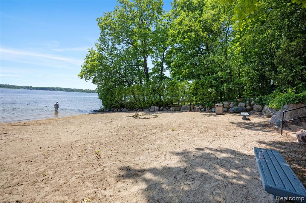 4940 Stillmeadow Drive, Howell, MI 48843 — Photo 37