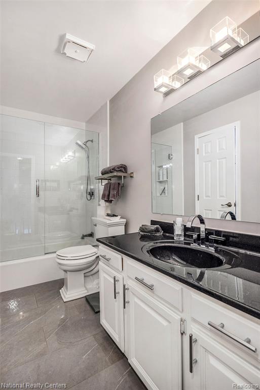 5049 Langlewood Drive, West Bloomfield, MI — Photo 32