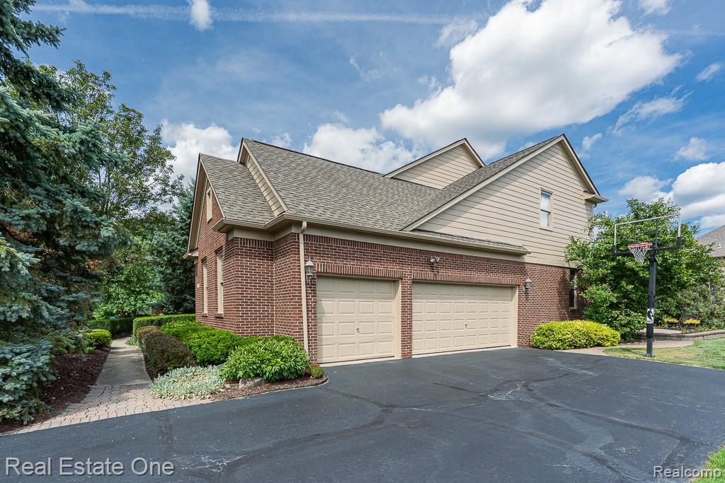 4595 Dunbar Court, Rochester, MI 48306 — Photo 35