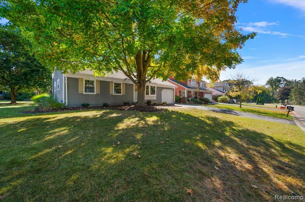 2066 Teaneck Circle, Wixom, MI 48393 — Photo 8