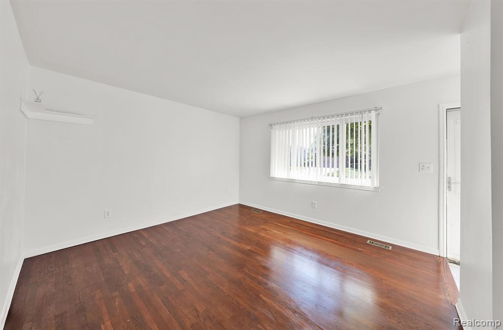 8862 OPORTO Street, Livonia, MI 48150 — Photo 2