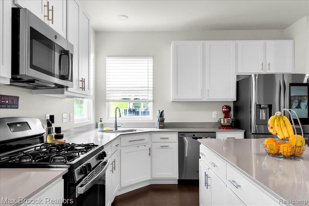 8401 Sharon Drive, White Lake, MI — Photo 14