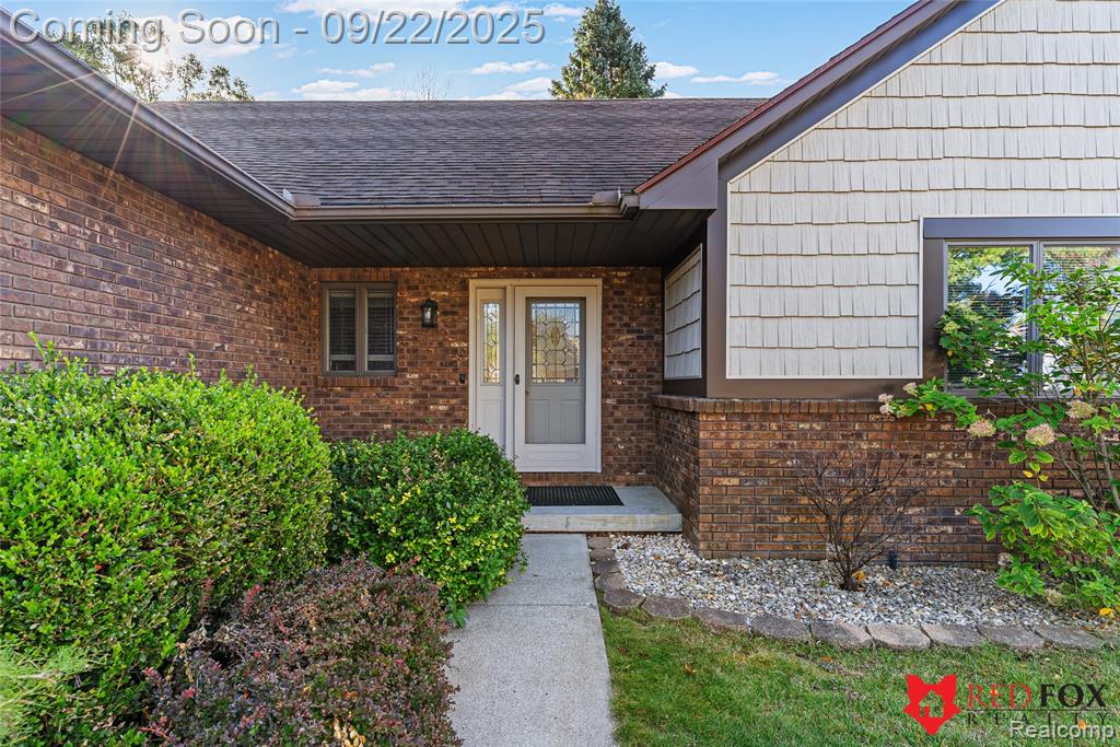 6031 Oak Creek Drive, Swartz Creek, MI 48473 — Photo 3