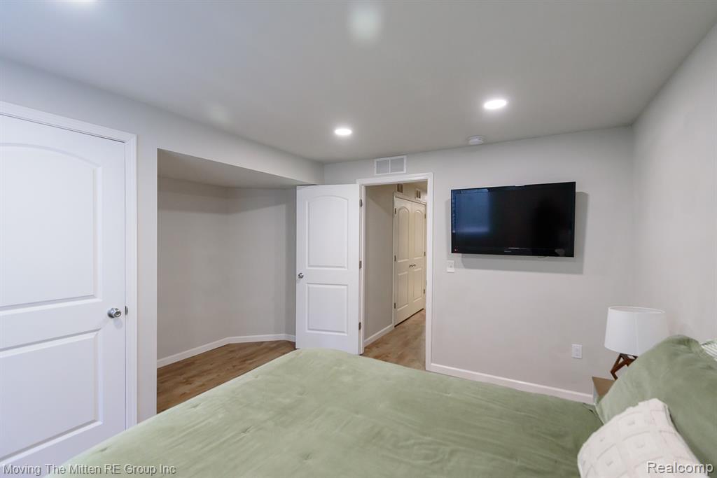 42880 Frederick Court, Belleville, MI 48111 — Photo 43