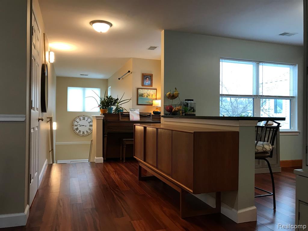 756 FIELDSTONE Circle W, Chelsea, MI 48118 — Photo 7
