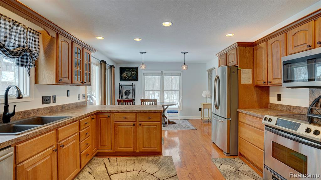 9270 OAKVIEW Drive, Swartz Creek, MI 48473 — Photo 8