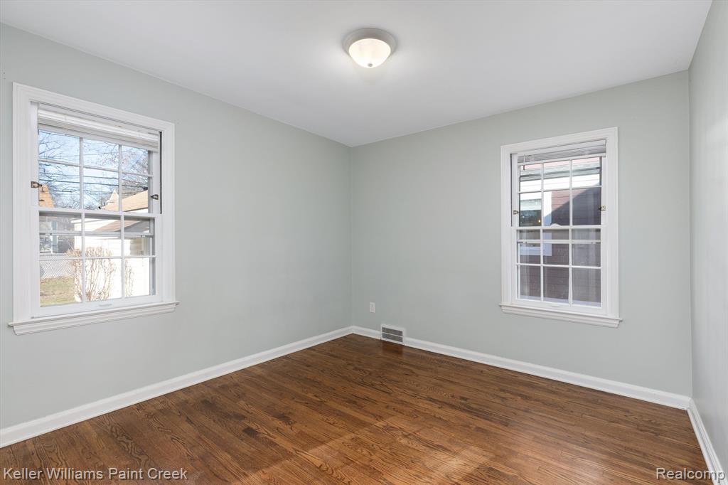 825 N ALTADENA Avenue, Royal Oak, MI 48067 — Photo 14