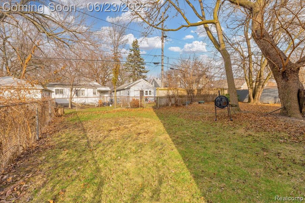 417 E BERNHARD Avenue, Hazel Park, MI 48030 — Photo 31