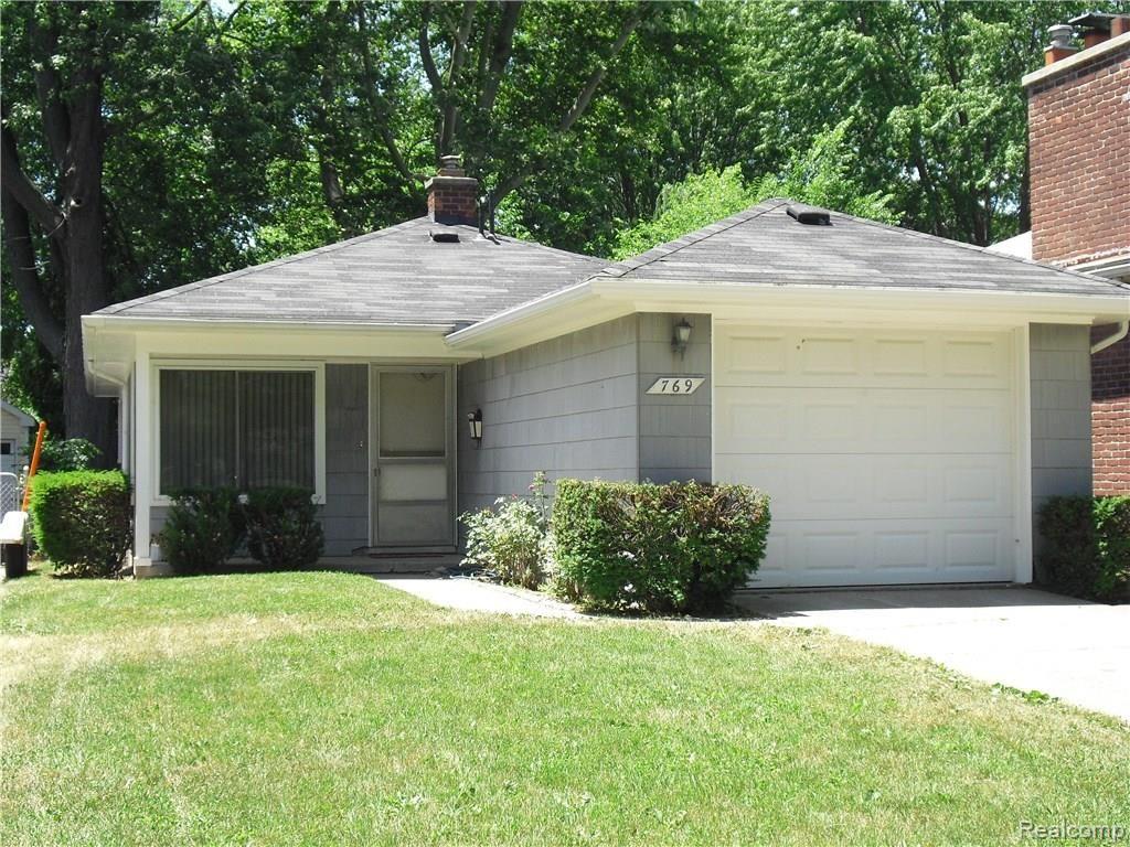 769 St. Clair, Grosse Pointe, MI 48230 — front exterior