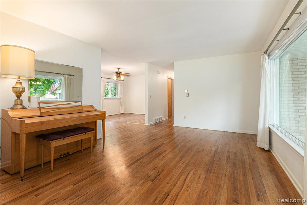 4425 Old Colony Drive, Flint, MI 48507 — Photo 24