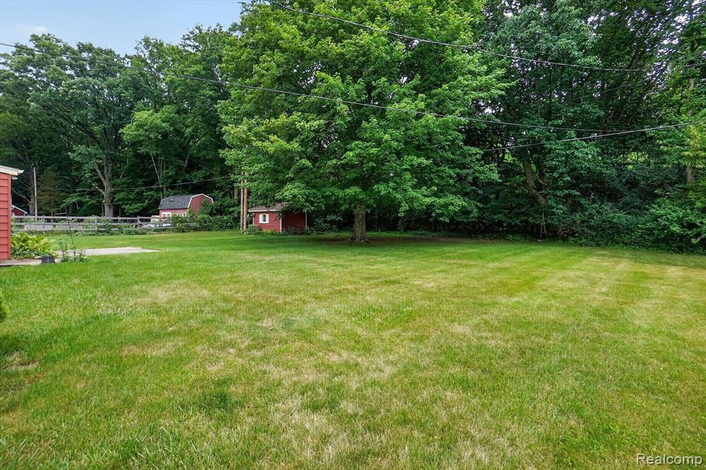 2356 Pineview Court, Flushing, MI 48433 — Photo 43