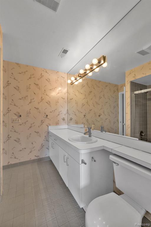 6689 Ridgefield Circle, 203, West Bloomfield, MI — Photo 9