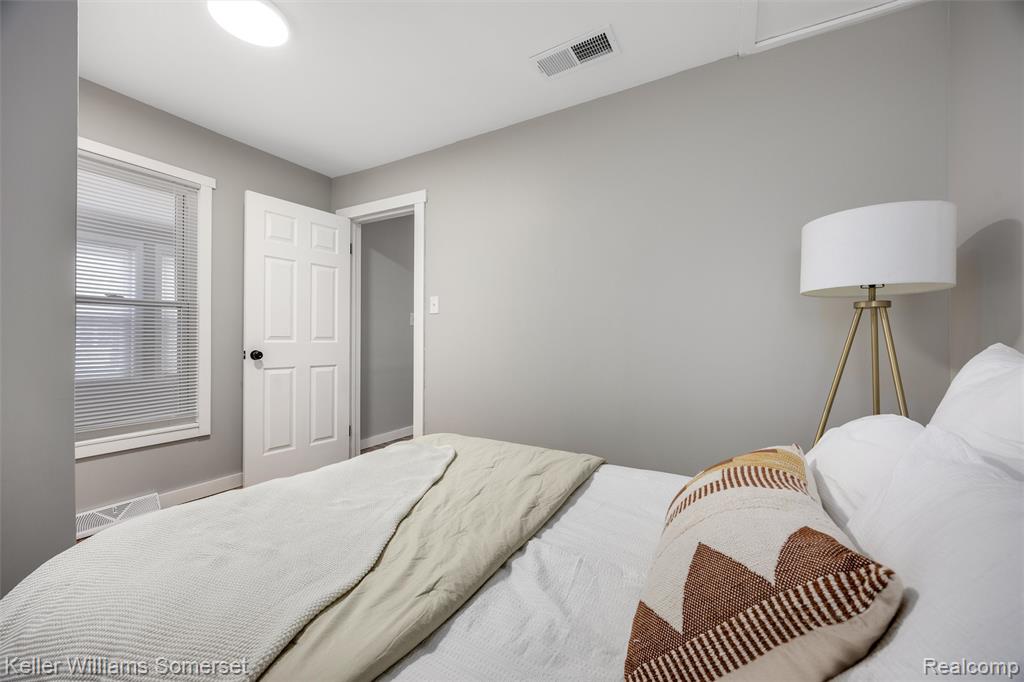 346 E Bernhard Avenue, Hazel Park, MI 48030 — Photo 19