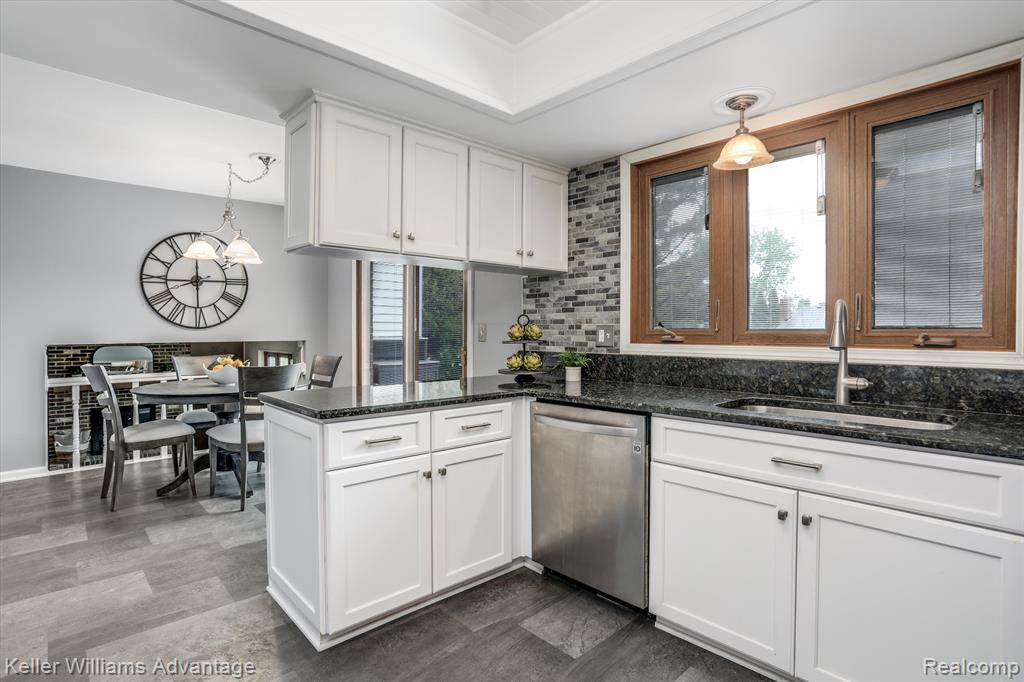46671 BARRINGTON, Plymouth, MI 48170 — Photo 11