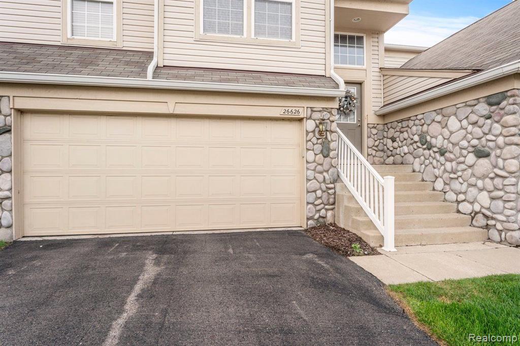 26626 KIRKWAY Circle, Woodhaven, MI 48183 — Photo 2