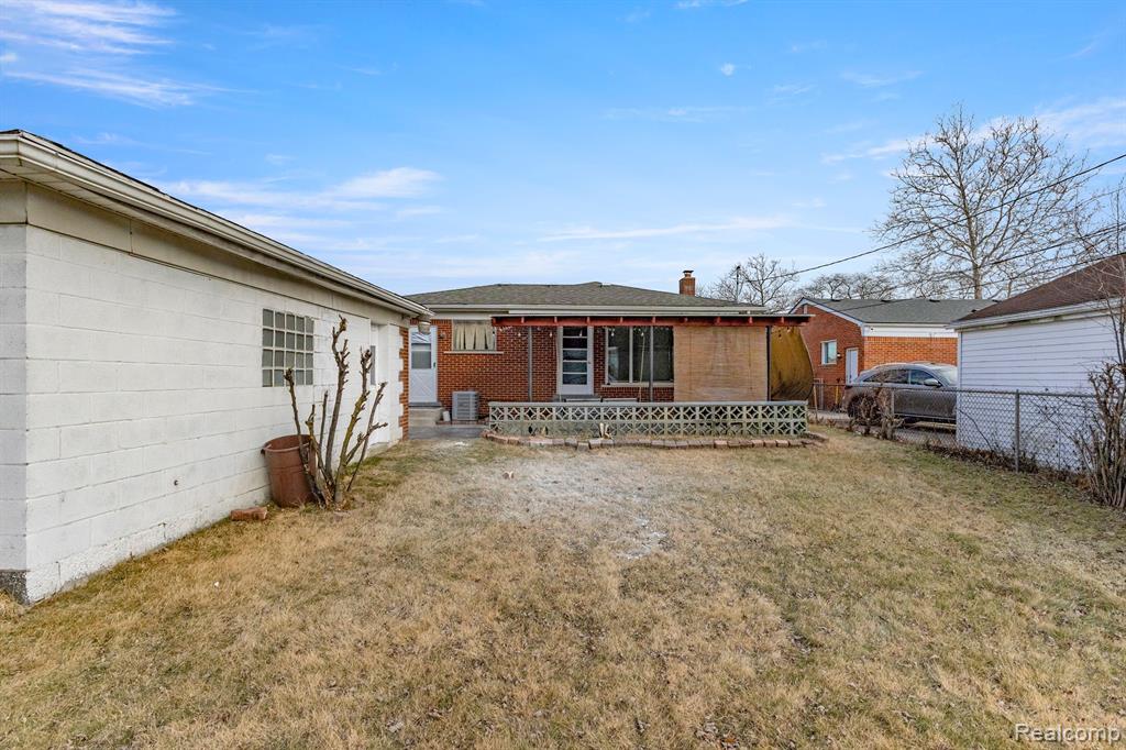 7011 ROSEMARY Street, Dearborn Heights, MI 48127 — Photo 32