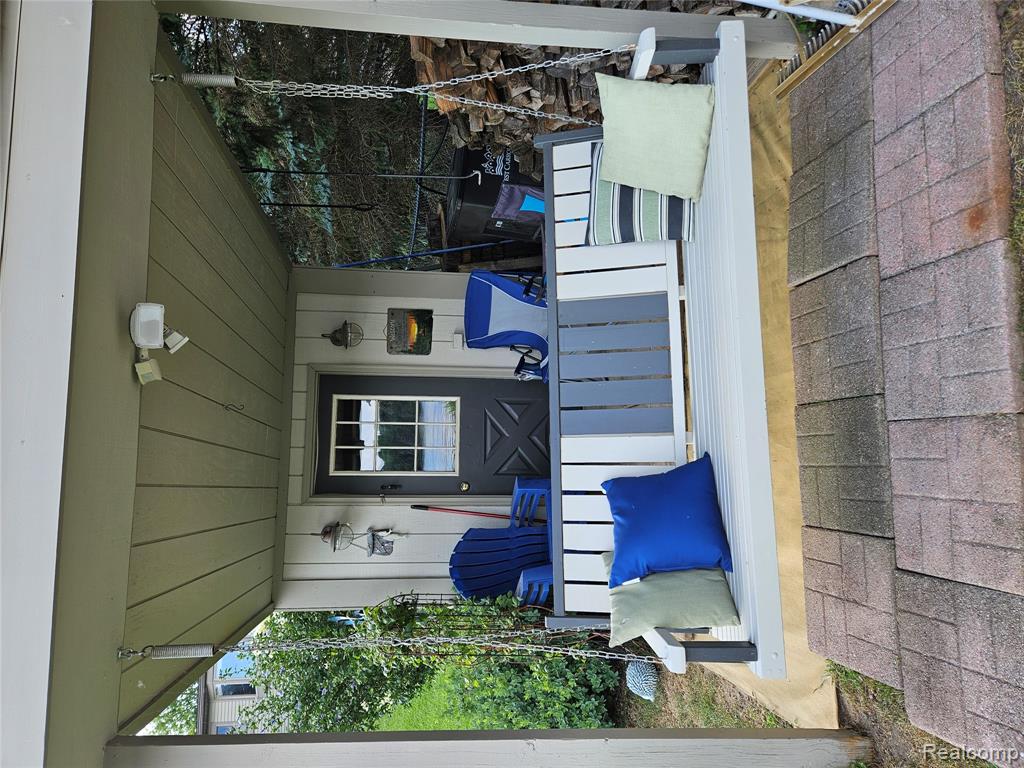 1325 Beach Drive, Orion, MI — Photo 5