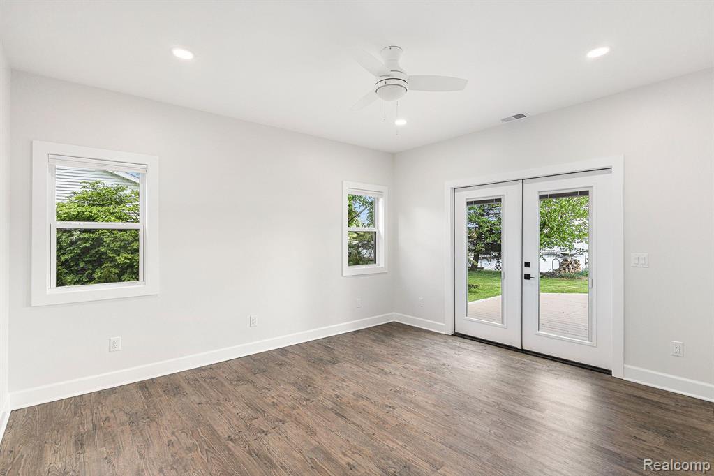 9693 BEVERLY Drive, Lakeland, MI — Photo 13